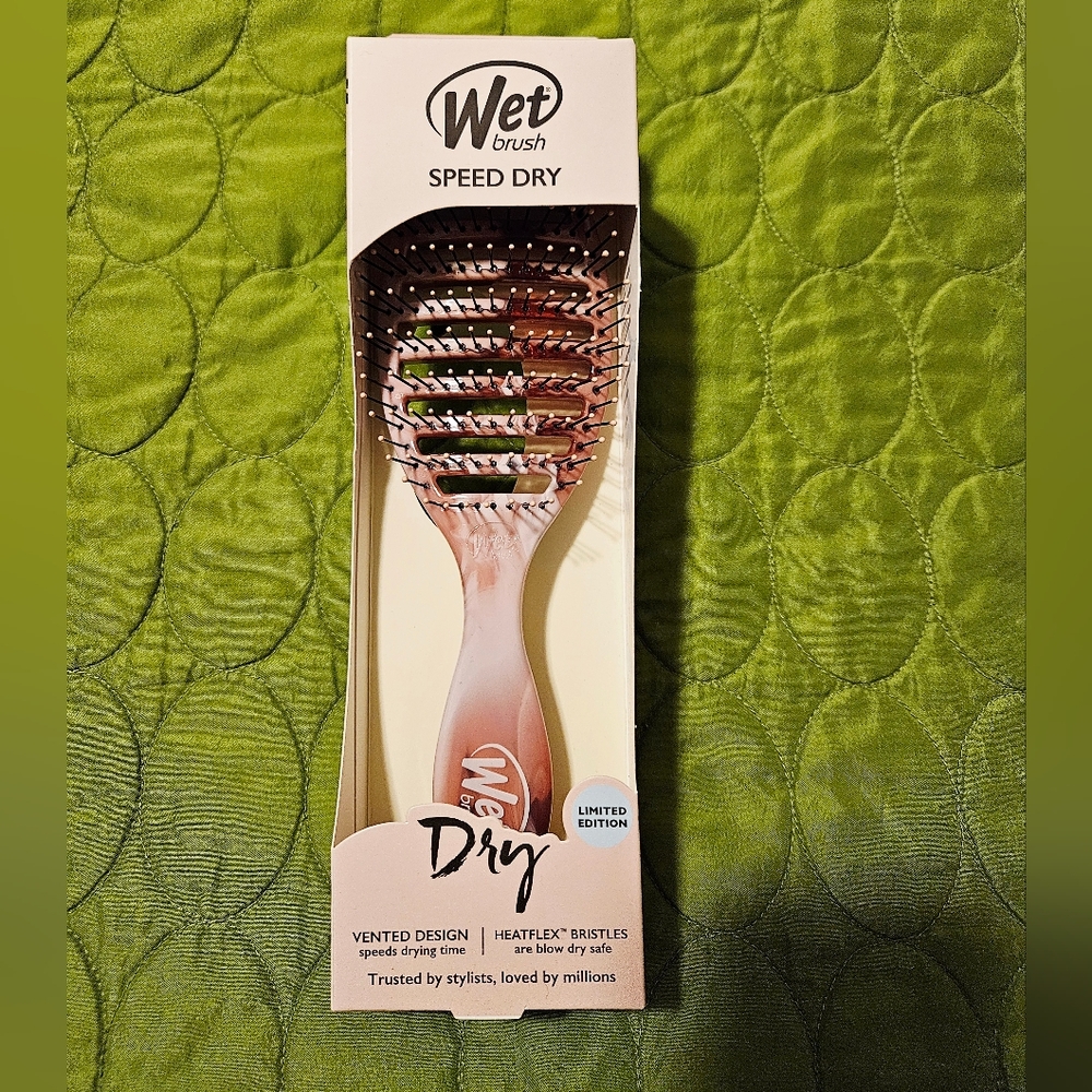 Wet Brush Speed Dry Vent Brush in Sweet Seaglass - Limited Edition